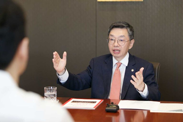 "기업 기밀이 유출되는 창구가 될 것"이라는 우려에 대해 김현 전 대한변호사협회장은 단점보다는 장점이 더 크다고 했다. /서초=조하나 기자