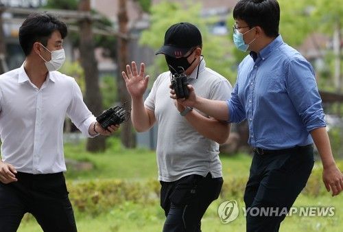 "죽으면 책임질게" 구급차 막아서던 택시기사, 이제 감옥에서 2년을 살게 됐다 기사 관련이미지