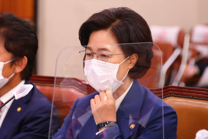 추미애 법무부 장관의 절제된 반격 "윤석열 총장의 발언, 지휘감독권자로서 민망하고 죄송" 기사 관련이미지