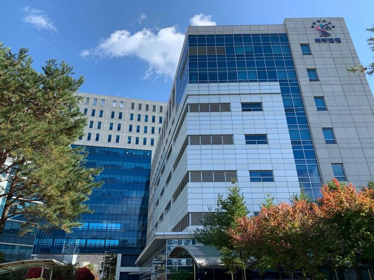 지난 3일 서울북부지법에서는 '보복 폭행’ 혐의를 받는 A씨에 대한 국민참여재판이 열렸다. 국민참여재판은 일반 국민이 배심원으로 참여하는 재판을 말한다. 단 배심원이 유·무죄에 대해 내리는 평결은 법적 구속력은 없다. /정원일 기자