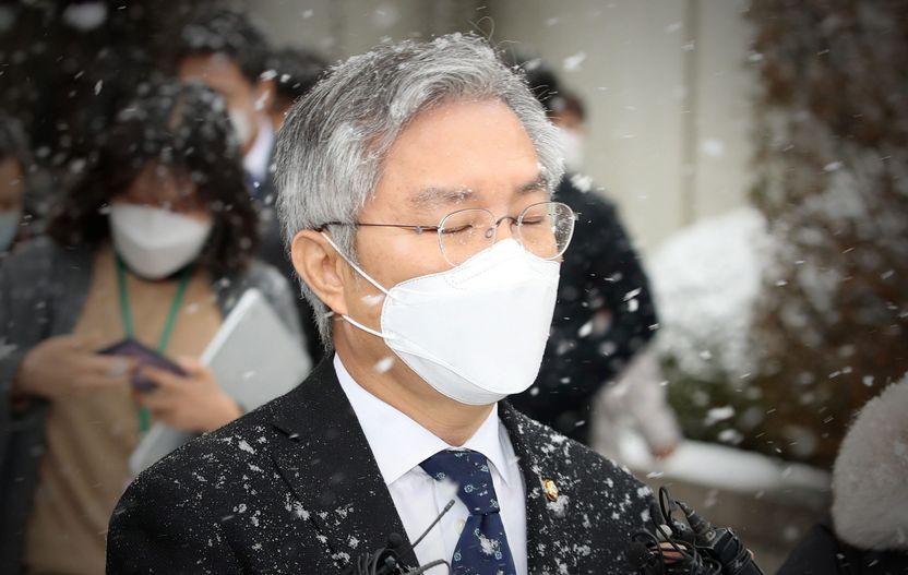 '조국 아들 인턴확인서 허위발급' 최강욱 집행유예⋯의원직 상실 위기 기사 관련이미지