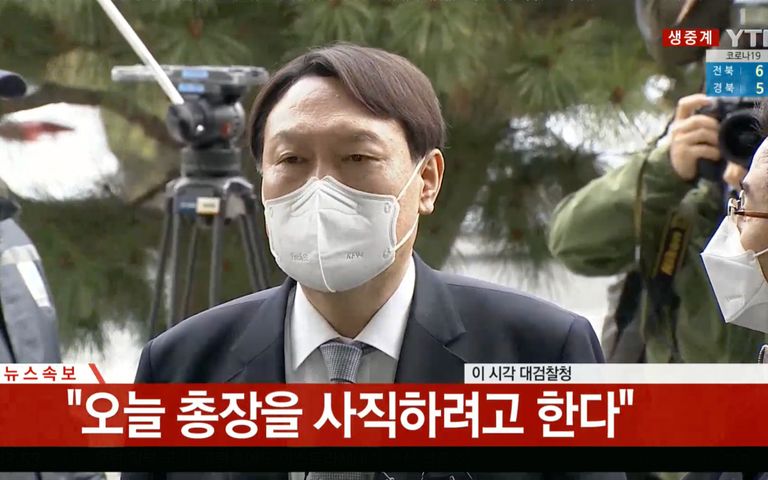 실시간으로 사임의 변을 전하는 윤석열 검찰총장의 모습. /YTN 캡처