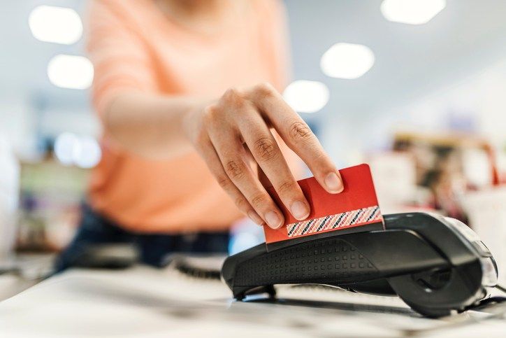 손님이 현금 내면 '꿀꺽'하고 카드깡 한 알바, 처벌할 수 있을까 기사 관련이미지