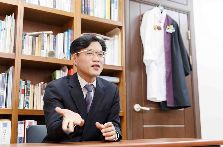 그는 자신이 판매할 상품을 고를 때, 해당 제품의 특허 내용까지 꼼꼼하게 살펴본다고 했다. /강선민 기자