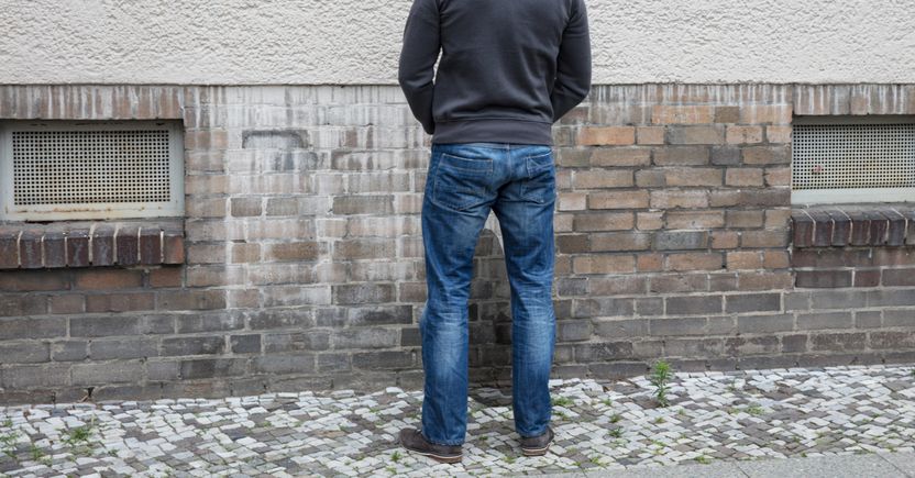 '노상방뇨' 지적하자 집 앞으로 찾아가 8시간 동안 고성방가하며 "죽이겠다" 협박한 60대 기사 관련이미지