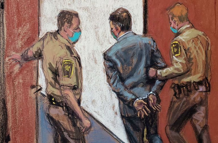 배심원 평결이 나오면서 그간 보석으로 풀려나 있던 데릭 쇼빈은 바로 법정 구속됐다. /로이터 연합뉴스