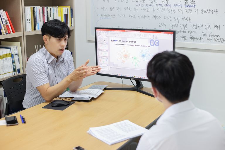 방역수칙을 준수하여 인터뷰 하였음.