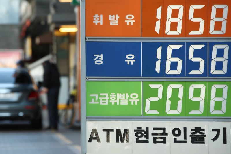 오늘부터 '유류세' 인하, 그런데 왜 내가 가는 주유소 가격은 바로 안 바뀔까? 기사 관련이미지