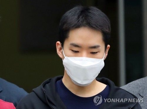 남성 1300명의 알몸을 촬영하고 인터넷에 유포한 29세 김영준. /연합뉴스