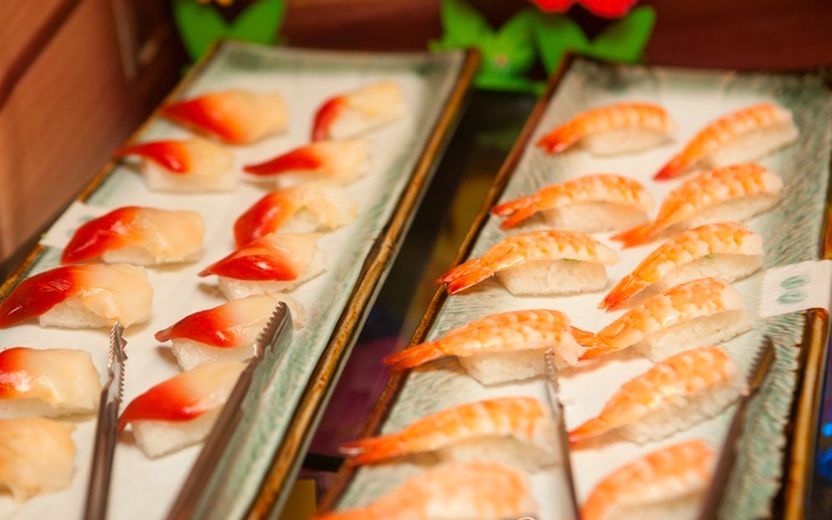 첫 초밥은 가져다주고 두 번째부터는 리필…뷔페일까? 샐러드바일까? 기사 관련이미지