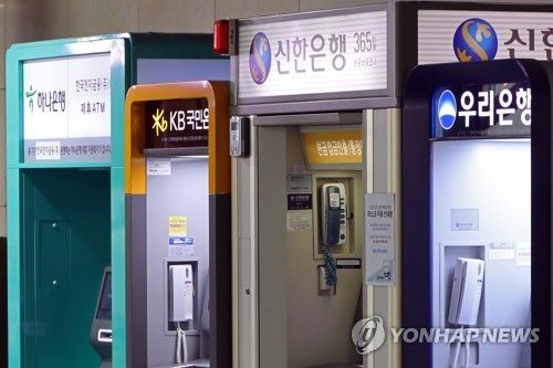 ATM 위에 놓인 50만원 들고 도망간 남자, 현직 국회의원 비서였다 기사 관련이미지