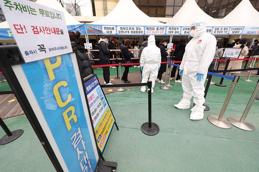 코로나 치료비·PCR 검사비, 개인이 부담한다? '1급 감염병' 해제 논의 착수 기사 관련이미지