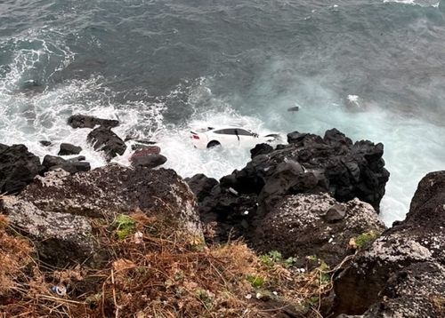 80대 노모만 숨진 제주 해안절벽 차량 추락 사고…아들 존속살해 혐의로 입건 기사 관련이미지