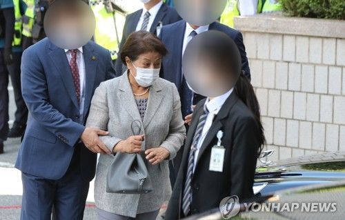 고(故) 전두환씨 민사재판은 상속됐지만, 밀린 추징금 956억원은 상속 안 됩니다 기사 관련이미지