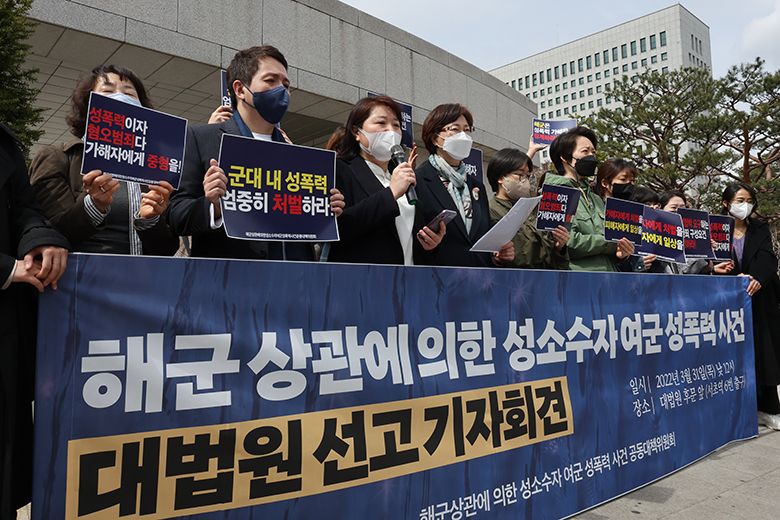 "소령이 성폭행했다" 말하니, 그걸 빌미로 또 성폭행한 대령…두 해군 장교 중 1명만 유죄 기사 관련이미지