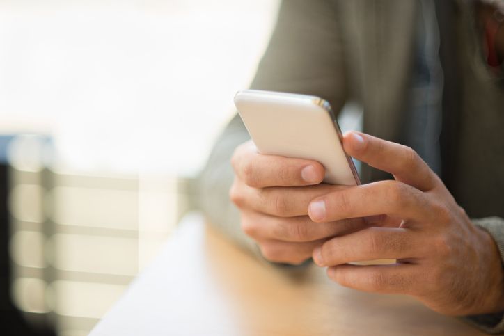 접근금지 명령에도…'저주 문자' 퍼부으며 아들 괴롭힌 아버지 기사 관련이미지