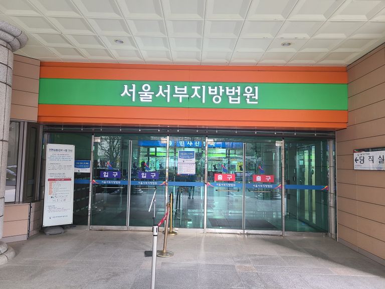 일명 '막대기 살인 사건'의 피고인 A씨에 대한 2차 공판이 7일 서울서부지법에서 열렸다. /박선우 기자