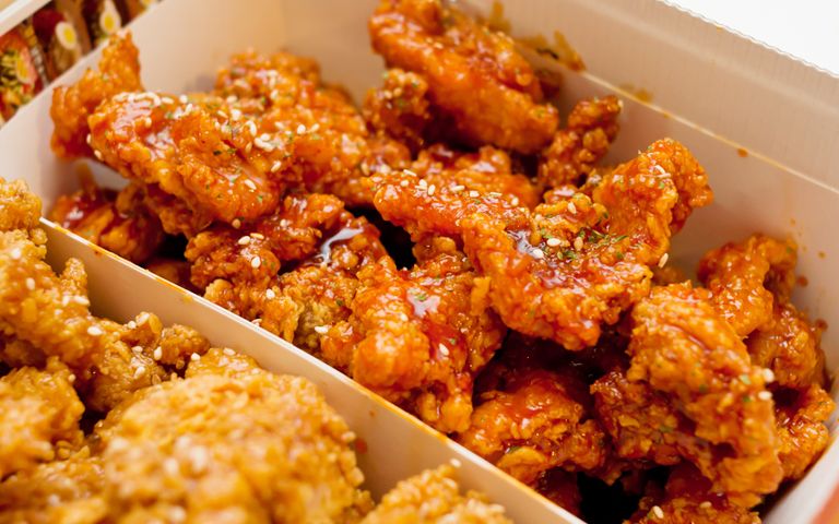 한국인이 좋아하는 치킨, 유독 비싼 이유 있었다 기사 관련이미지