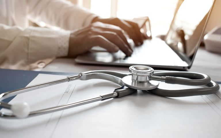 "제가 가봤는데 여기 병원 좋아요" 인플루언서의 극찬, 알고 보니 불법 의료광고 기사 관련이미지