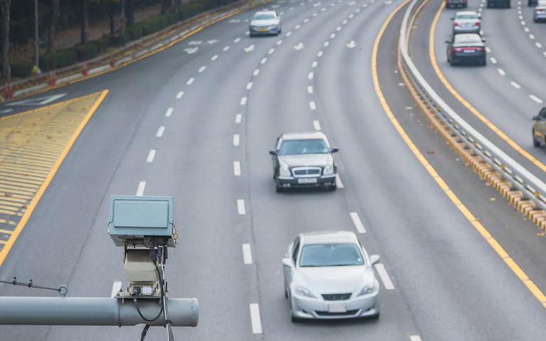 새벽 도로에 울려 퍼진 총소리…목표물은 CCTV였다 기사 관련이미지