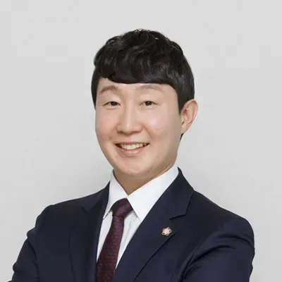 '에스제이 파트너스'의 강지웅 변호사. /로톡DB