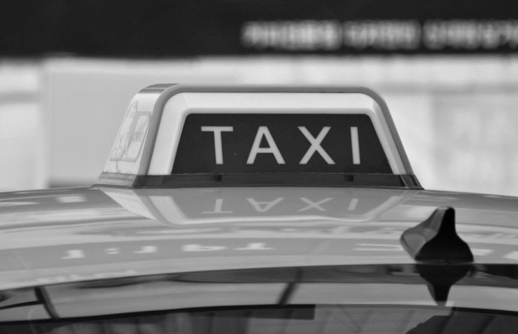 요금 시비 끝에 "다시 출발지에 데려다주겠다"며 못 내리게 한 택시기사 기사 관련이미지