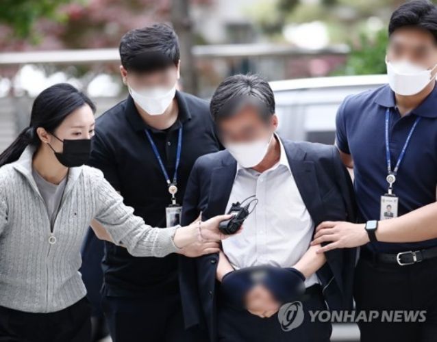 치킨 먹다 이재명에 그릇 던진 60대…이재명 선처 요청에도 구속된 이유는? 기사 관련이미지