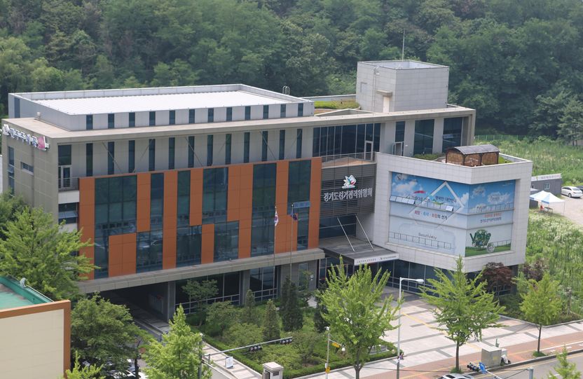 "사전투표함 직접 보겠다"…선관위 무단침입, 직원 폭행한 '부정선거방지대' 기사 관련이미지