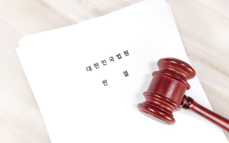 사진 찍어달라며 여성 종업원 팔뚝 1초 움켜잡았다면 강제추행? 법원 판단은… 기사 관련이미지