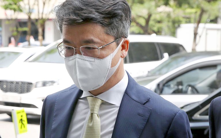 왜 경쟁사 BBQ 전산망에 접속을? bhc 박현종 회장, 1심 집행유예 기사 관련이미지