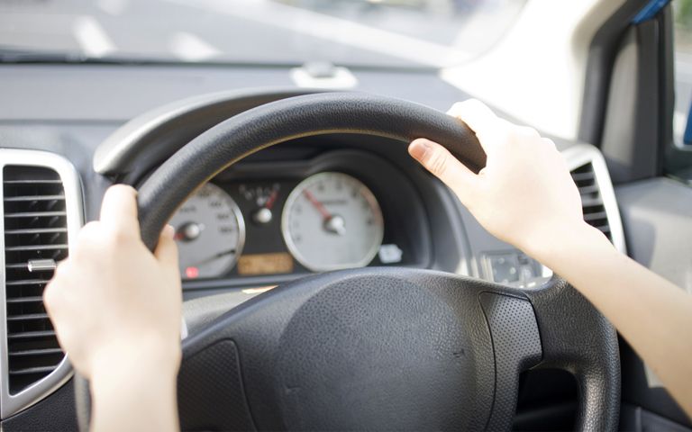 음식점으로 돌진한 차…운전석엔 면허 없는 10대가 타고 있었다 기사 관련이미지