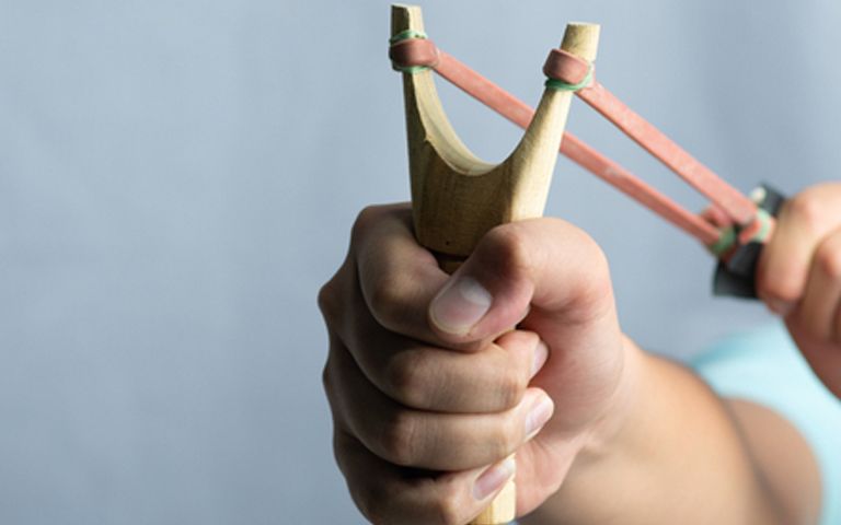 학교 옥상서 새총으로 쇠구슬 발사…아이가 아닌 50대 동료가 한 짓이었다 기사 관련이미지