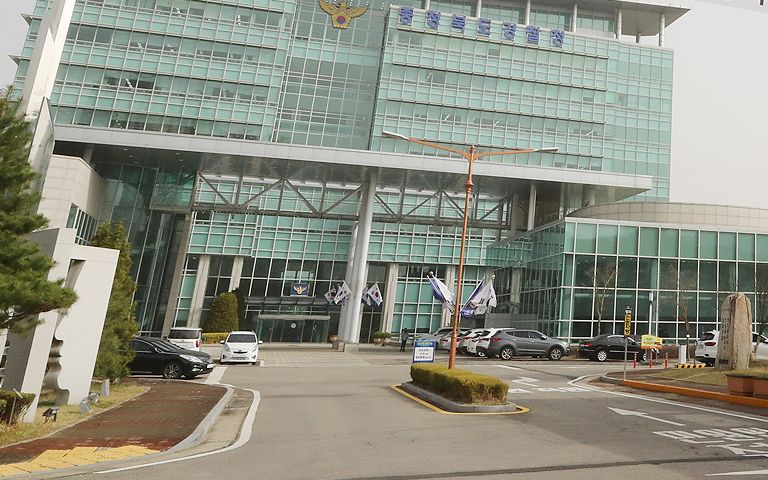 "사귀는 사이다" 발뺌하던 '미성년자 성매매' 남성은 교육청 공무원 기사 관련이미지