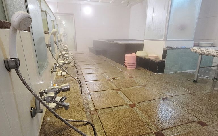 엄마 손 잡고 여탕 가는 아들 나이, 만 4살로 또 줄어들었다 기사 관련이미지