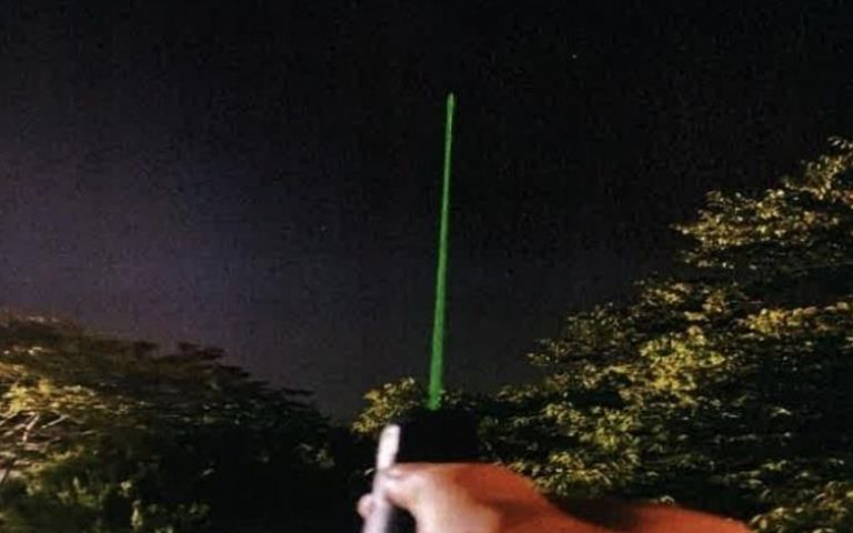 밤하늘의 별 가리키려다 눈 멀 수 있는, 레인저포인터 밀수입 기사 관련이미지