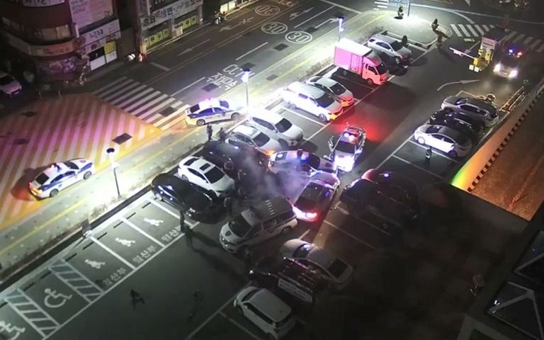 타이어에 실탄 11발 쏴서 잡은 차량 12대 파손 '마약 조폭'…징역 6년 기사 관련이미지