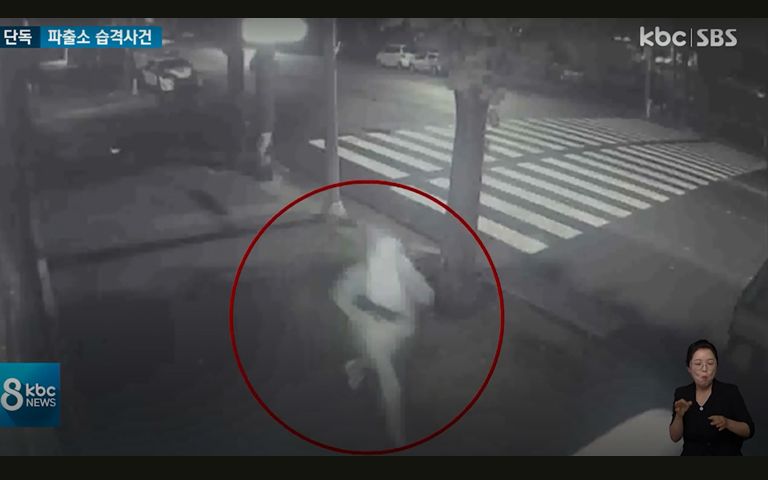 '퍽' 소리에 놀라 책상 밑으로 들어간 경찰…되레 "범인 잡아달라" 112 신고 기사 관련이미지