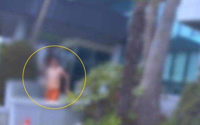 경찰서 앞에서 흉기 들고 난동 부린 남성, 등에 테이저건 맞고 체포 기사 관련이미지