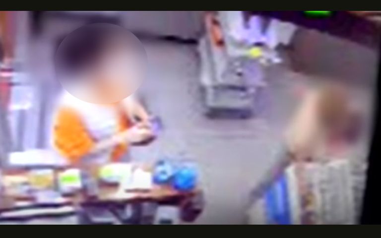 옆자리에 노인 앉혔다고 환불해달라던 '양주 고깃집 행패' 모녀가 받은 처벌 기사 관련이미지