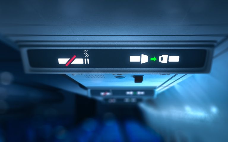 "곧 아이 태어나니 벌금 깎아달라"던 기내 흡연 남성…법원 판단은? 기사 관련이미지