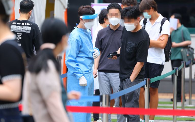 이젠 코로나 걸려도 월급 '195만원' 넘으면 지원금 못 받는다 기사 관련이미지