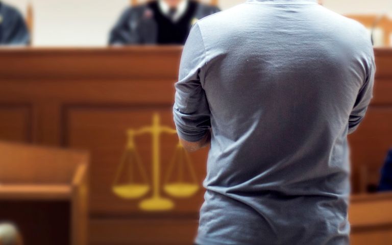 "제가 몸이 안 좋아서…" 길거리서 본드 흡입한 속옷 차림 40대의 황당 변명 기사 관련이미지