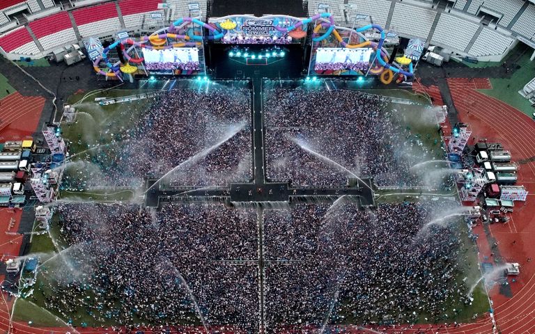 싸이 콘서트 무대 철거하던 외국인 노동자 사망…중대재해처벌법 적용 되나 기사 관련이미지