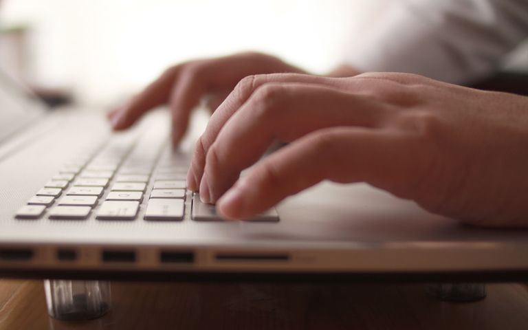 "尹 취임식 때 수류탄"·"尹 자택에 테러" 협박글 올린 2명, 검찰 송치 기사 관련이미지