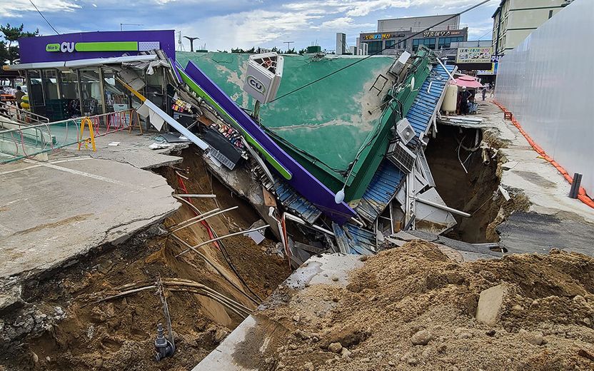 양양 대형 '싱크홀'에 속절없이 무너진 편의점, 누가 책임져야 할까 따져보니 기사 관련이미지