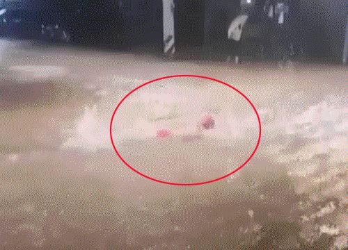 물바다서 수영 즐긴 '신림동 펠프스'…"사고 나면 국가가 책임 안 집니다" 기사 관련이미지