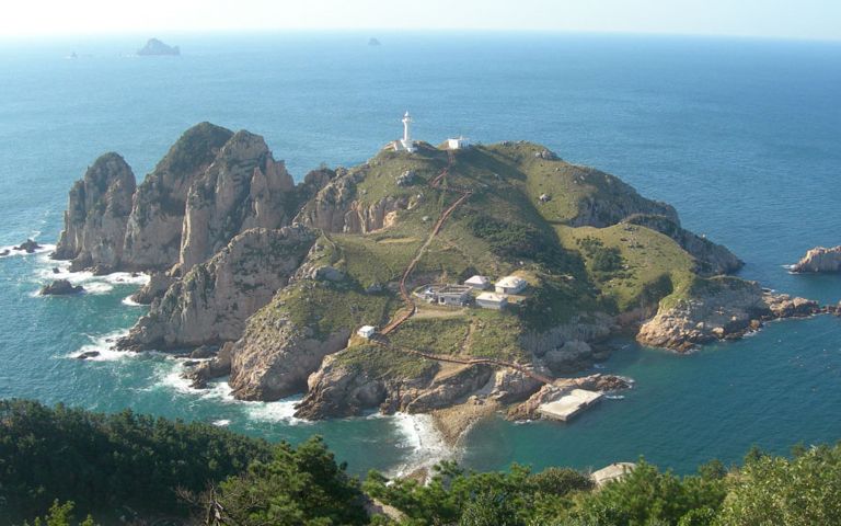 개인 요트인가요? 경비정 동원해 섬에서 술판 벌인 해경 간부…정직 3개월 확정 기사 관련이미지