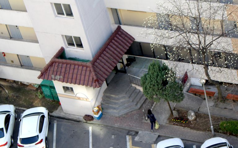 아파트 공동현관 잘 보이는 집까지 산 뒤…전 동거녀 감시·감금 기사 관련이미지