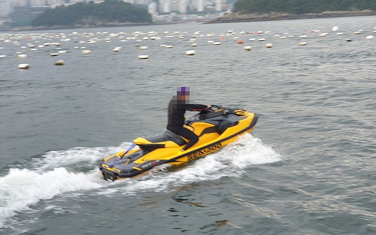 지난해 8월에도 전남 여수 앞바다에서는 비슷한 일이 있었다. /여수해경