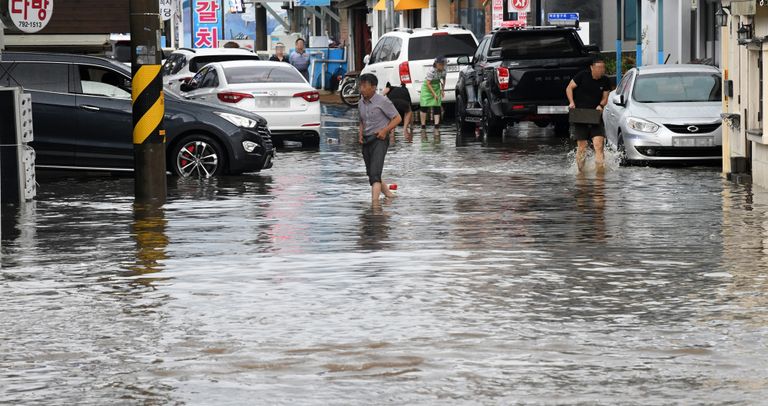 태풍 힌남노가 한반도를 향해 북상 중인 가운데 지난 4일 제주도 서귀포시 대정읍 시가지가 침수됐다. /연합뉴스